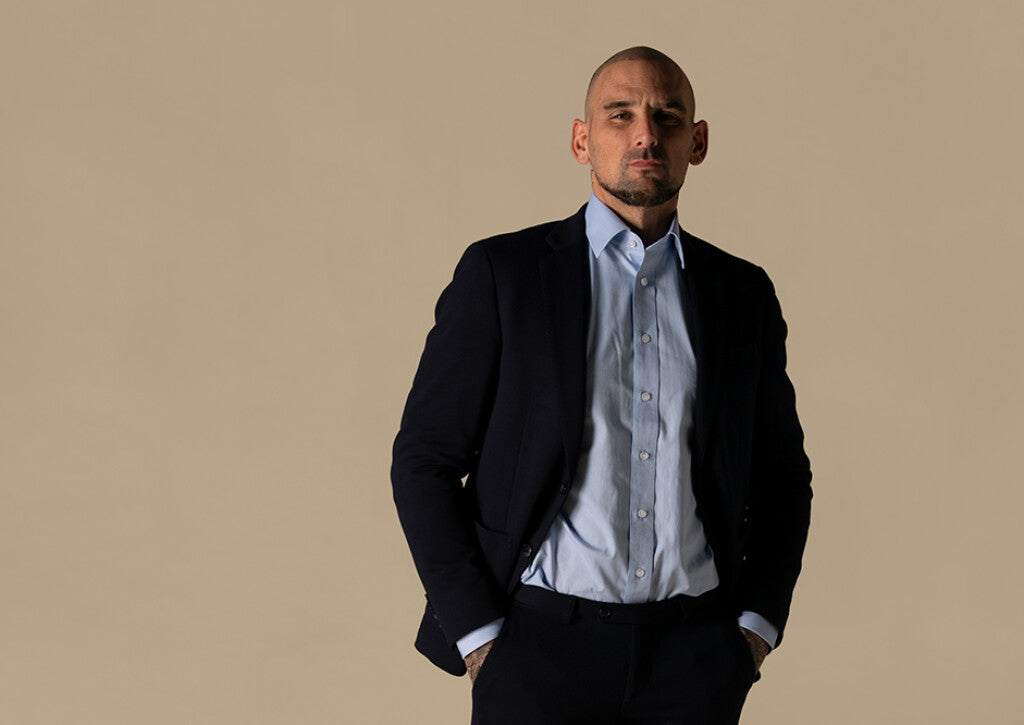 Model_Business_Blue